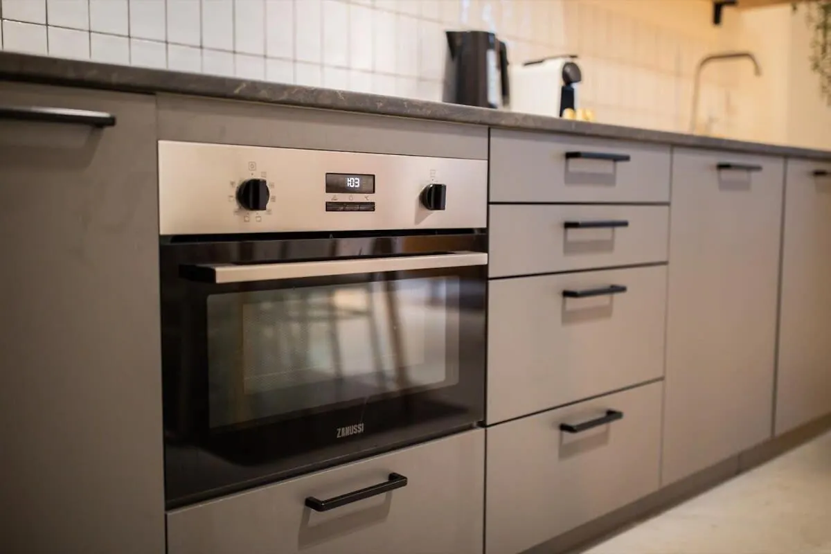 Warm 2 Bedroom Serviced Apartment 59M2 -Lk21- Rotterdam