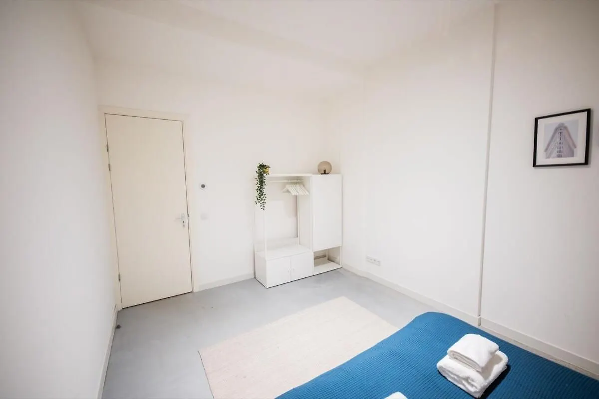 Warm 2 Bedroom Serviced Apartment 59M2 -Lk21- Rotterdam