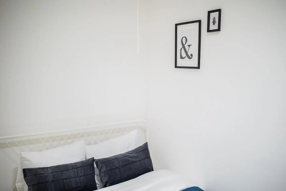 Warm 2 Bedroom Serviced Apartment 59M2 -Lk21- Rotterdam