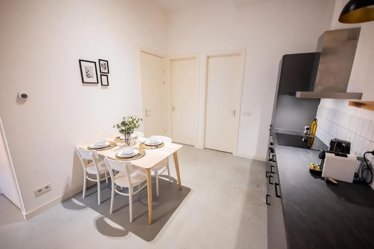 Warm 2 Bedroom Serviced Apartment 59M2 -Lk21- Rotterdam 0*,